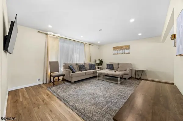 21 Starlit Dr, Middlesex Boro, NJ 08846