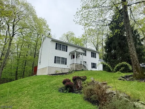 8 Cold Spring Dr, Vernon Twp., NJ 07422