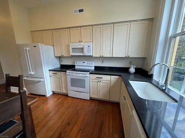 17 Bridge St #A, Frenchtown Boro, NJ 08825