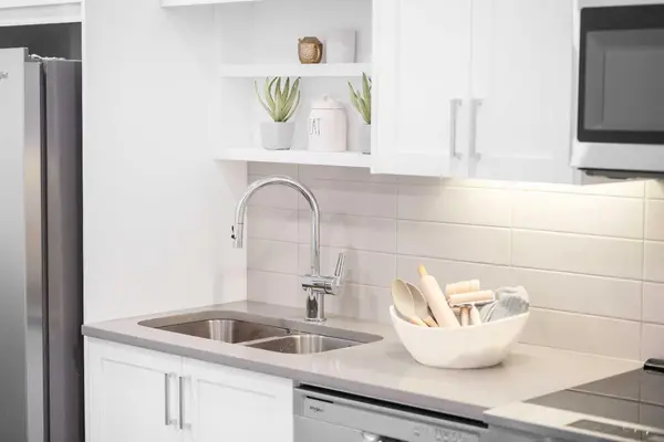 3107 Warren ST NW #301, Calgary, AB T3B 6N7