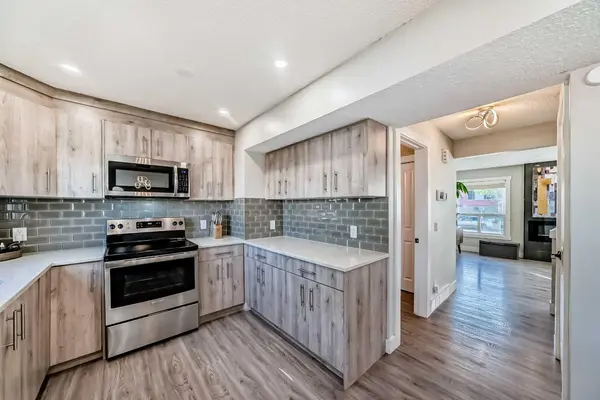 3920 44 AVE NE, Calgary, AB T1Y 5V8