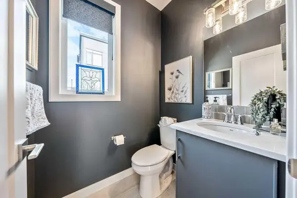 81 Greenbriar PL NW #102, Calgary, AB T3B 6J1