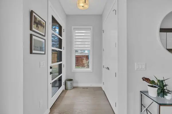 3538 36 AVE SW, Calgary, AB T3E 1C4