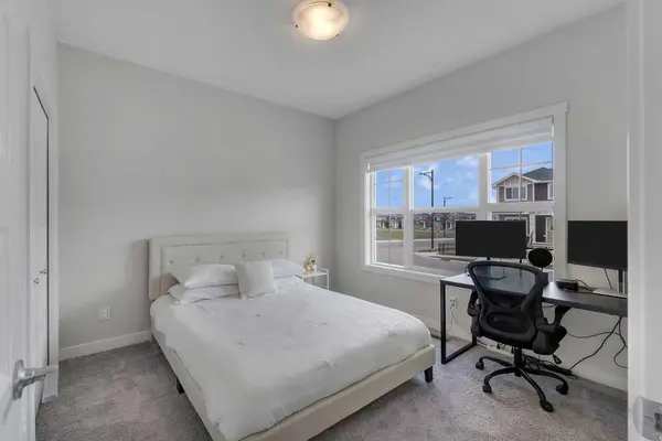 1105 Bayview GDNS SW, Airdrie, AB T4B 5K3
