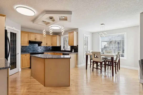 826 Wentworth PL SW, Calgary, AB T3H 4P1