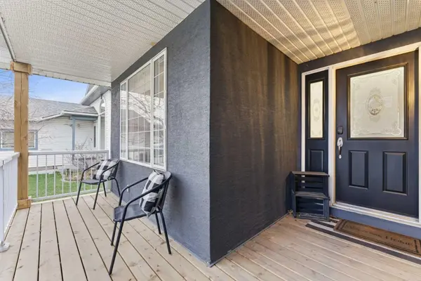 212 Cove DR, Chestermere, AB T1X 1E9