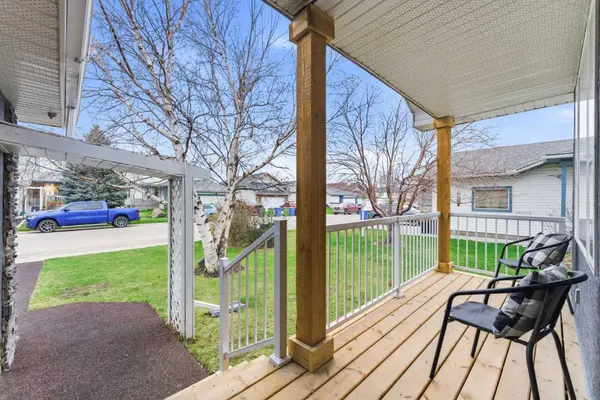 212 Cove DR, Chestermere, AB T1X 1E9