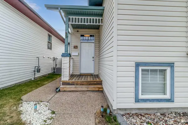 36 Lanterman Close, Red Deer, AB T4R 3K3