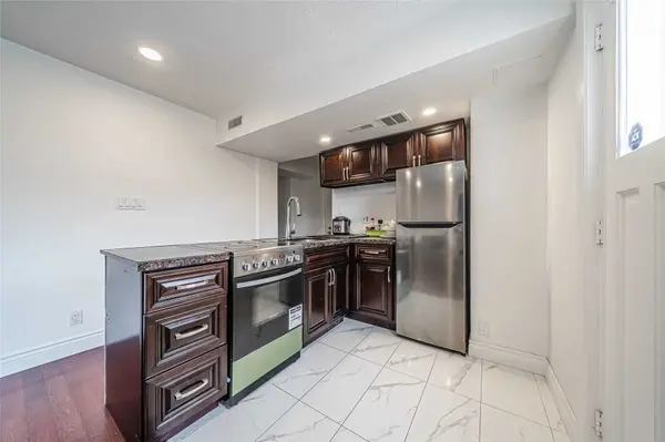 75 Kingslake RD #-Lower, Toronto C15, ON M2J 3E6