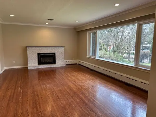 20 Oxbow RD, Toronto C13, ON M3B 2A2