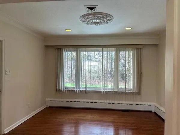 20 Oxbow RD, Toronto C13, ON M3B 2A2