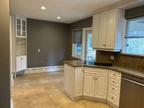 20 Oxbow RD, Toronto C13, ON M3B 2A2