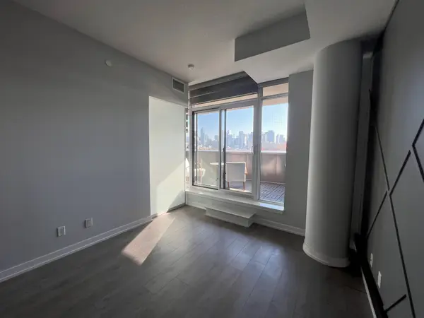 297 College ST #503, Toronto C01, ON M5T 0C2