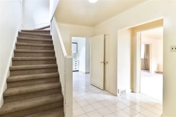 6 Lennox ST #upper, Toronto C01, ON M5S 1L4