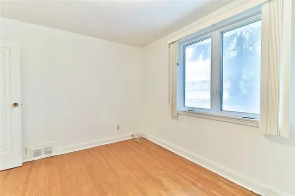 6 Lennox ST #upper, Toronto C01, ON M5S 1L4