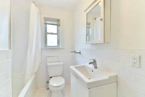 6 Lennox ST #upper, Toronto C01, ON M5S 1L4