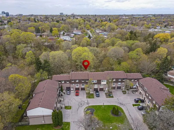 350 Camelot CT #37, Oshawa, ON L1G 6P7