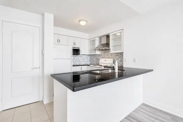 60 Brian Harrison WAY #809, Toronto E09, ON M1P 5J5