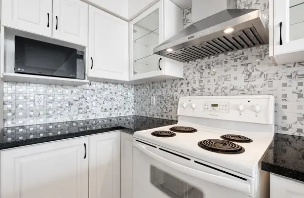 60 Brian Harrison WAY #809, Toronto E09, ON M1P 5J5