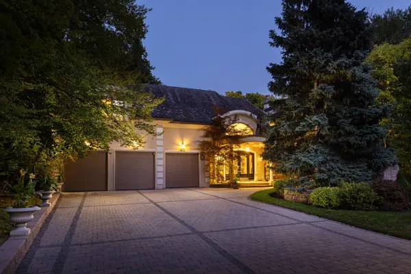 23 Edenbrook HL, Toronto W08, ON M9A 3Z7