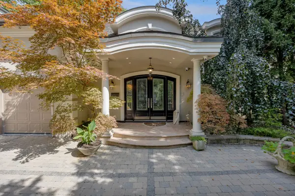 23 Edenbrook HL, Toronto W08, ON M9A 3Z7