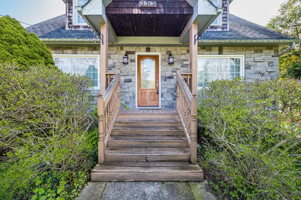 2212 Mississauga RD, Mississauga, ON L5H 2K9