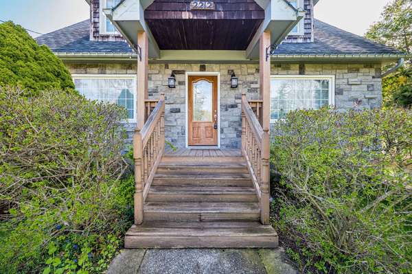 2212 Mississauga RD, Mississauga, ON L5H 2K9