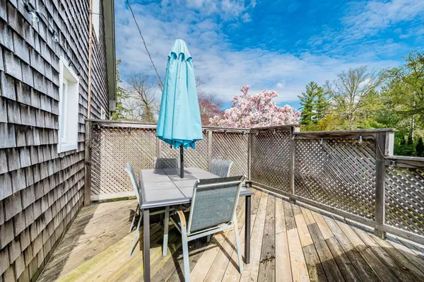 2212 Mississauga RD, Mississauga, ON L5H 2K9