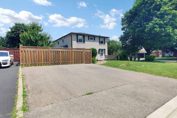 4 Flamingo CRES, Brampton, ON L6T 2G5