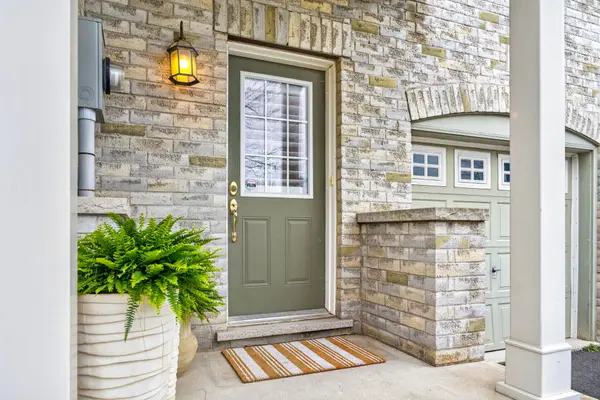 2006 Trawden WAY #24, Oakville, ON L6M 0M1