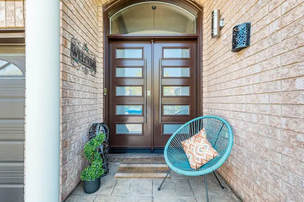 2368 Foxhole CIR, Oakville, ON L6M 4X4
