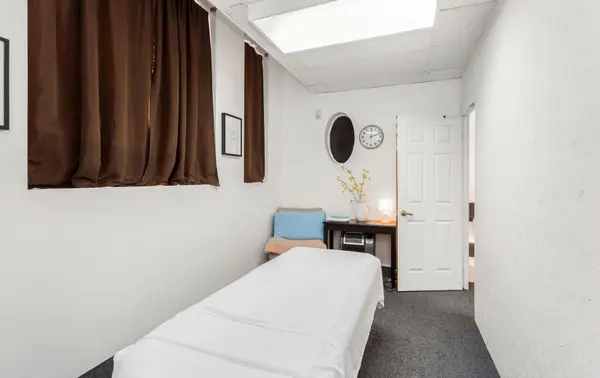 57 Village Centre PL ##100, Mississauga, ON L4Z 1V9