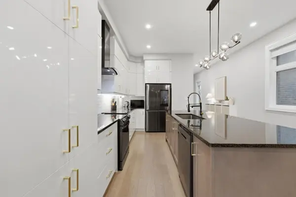 1288 Aymond CRES W, Oakville, ON L6H 7W8