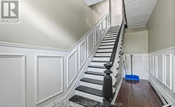 11 Isabel ST, Belleville, ON K8P 3N4