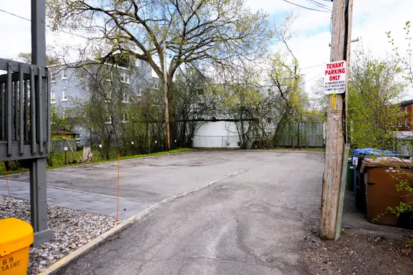 369 Lafontaine AVE, Vanier And Kingsview Park, ON K1L 6X9