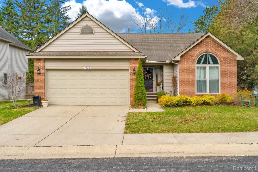 1300 Clearview ST #15, Waterford, MI 48327