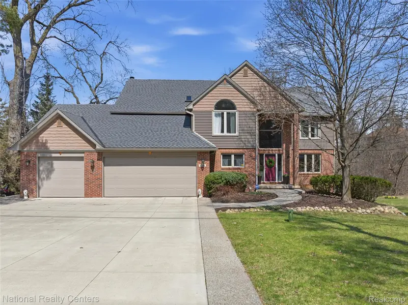 6276 N Shore DR, West Bloomfield Charter Township, MI 48324