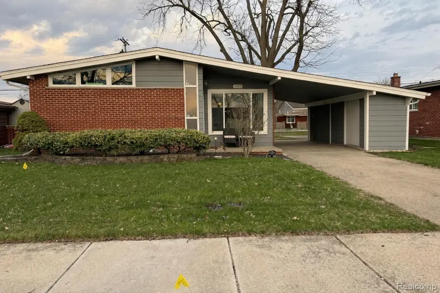 343 S Christine, Westland, MI 48186