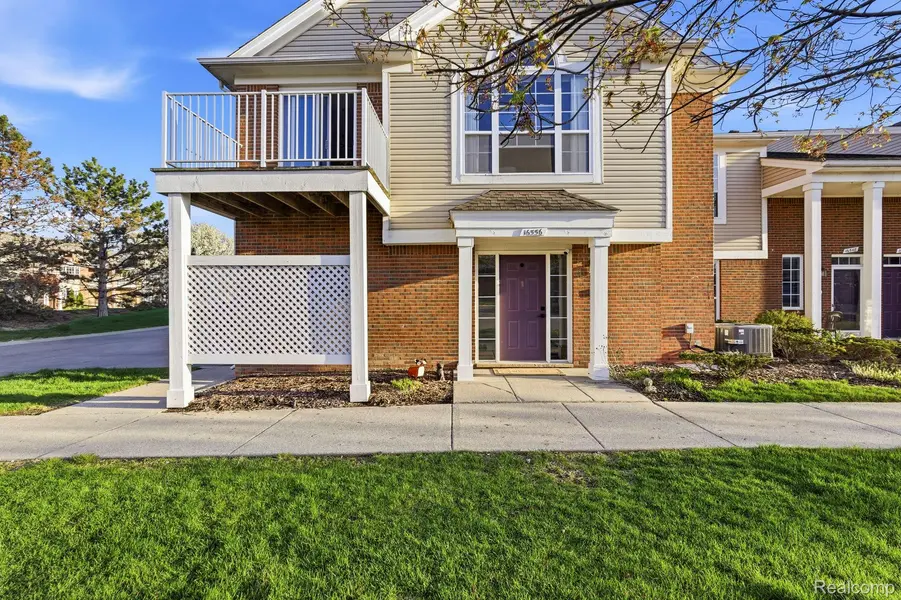 16556 Radison DR, Macomb Township, MI 48044
