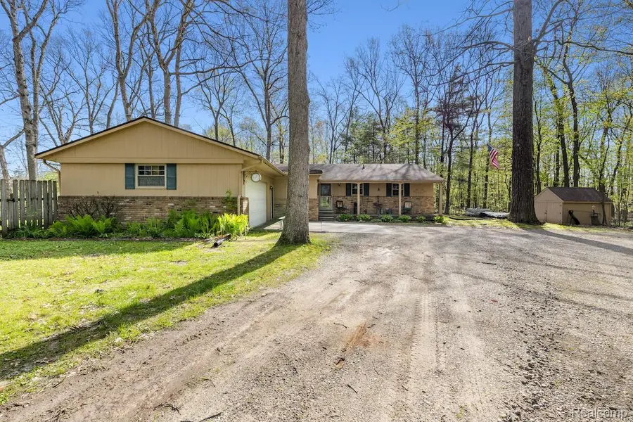 2700 N Hacker RD, Hartland Township, MI 48855