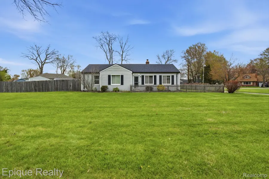 53100 Washington ST, New Baltimore, MI 48047