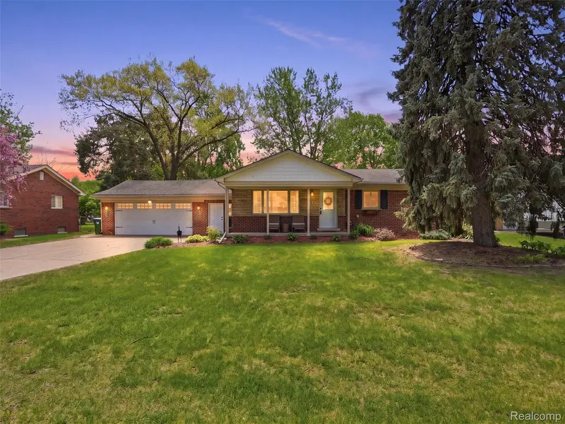 4574 Fella ST, Shelby Charter Township, MI 48316