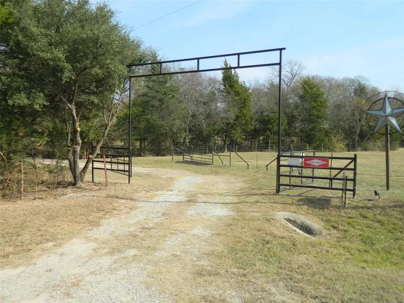 956 County Road 4231, Bonham, TX 75418