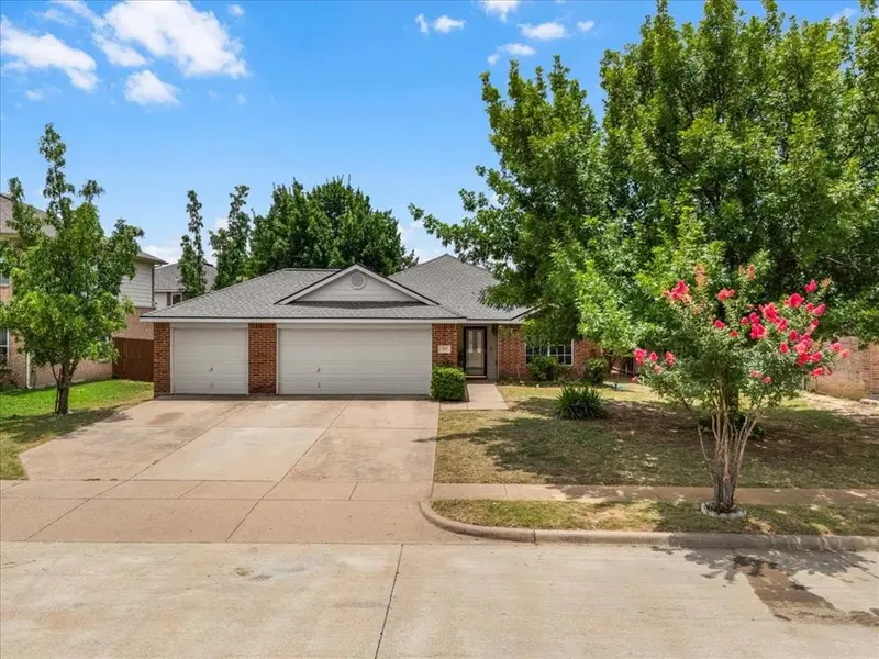 717 Partridge Drive, Saginaw, TX 76131