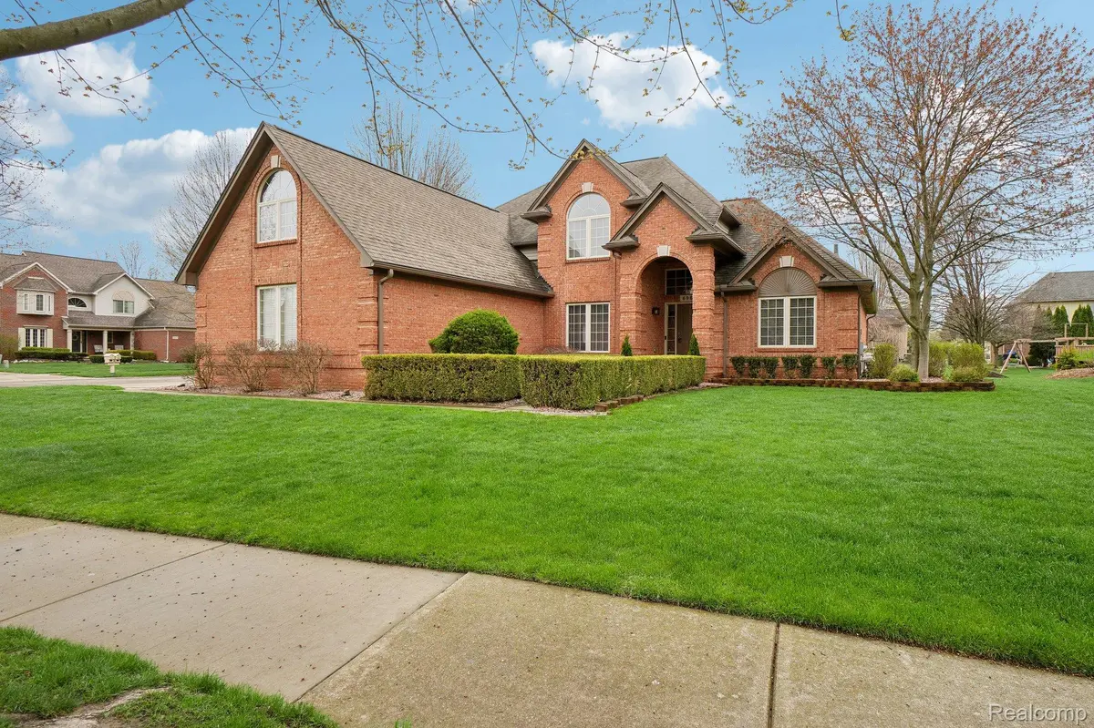 6962 Muirfield Dr. DR, Shelby Charter Township, MI 48316