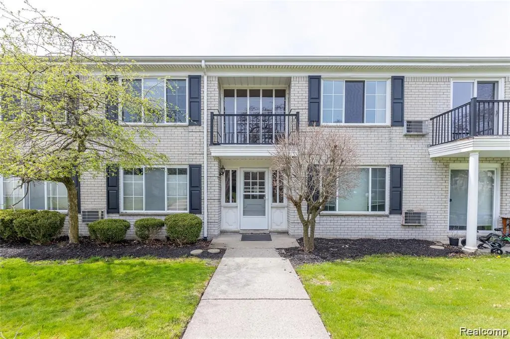 100 W Hickory Grove RD #B3, Bloomfield Hills, MI 48304