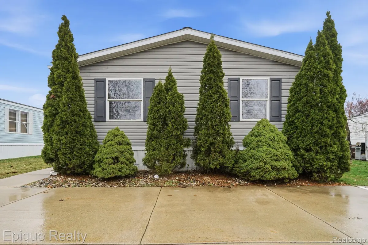 310 Greenwood, Wixom, MI 48393