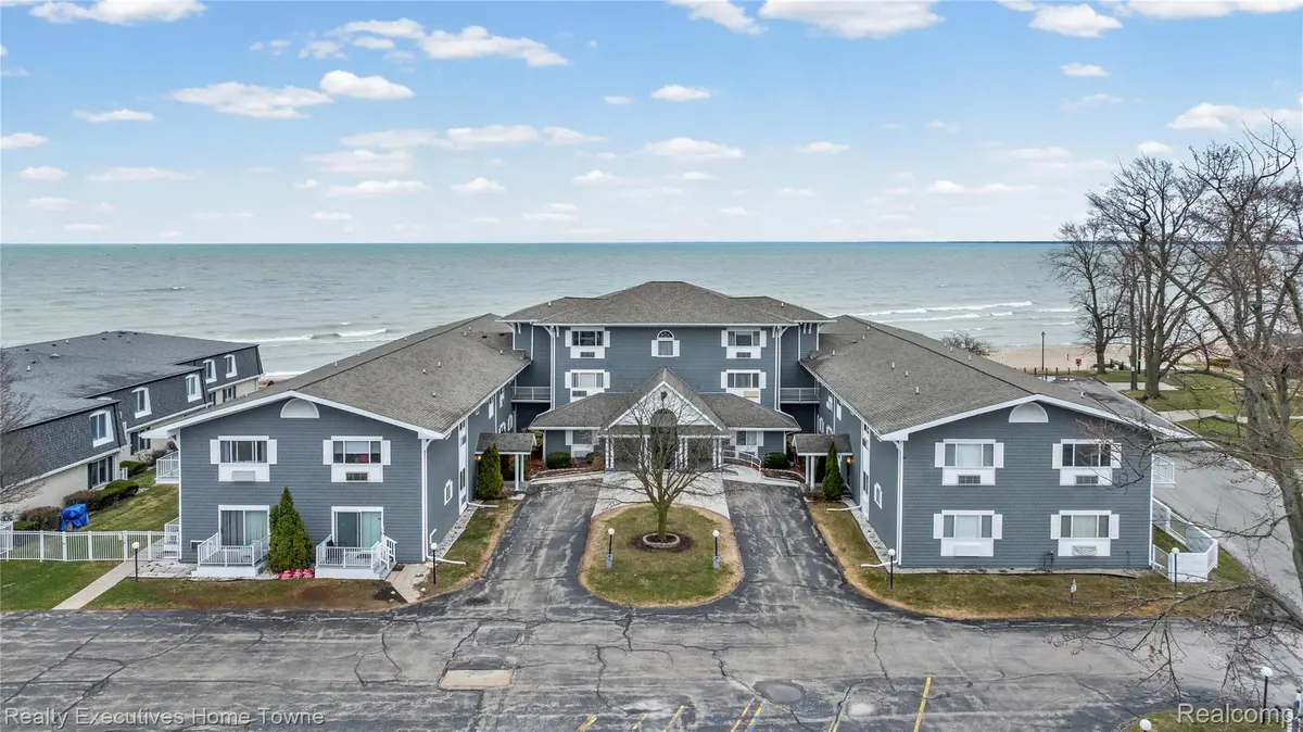 4500 Lakeshore RD #20, Fort Gratiot Charter Township, MI 48059