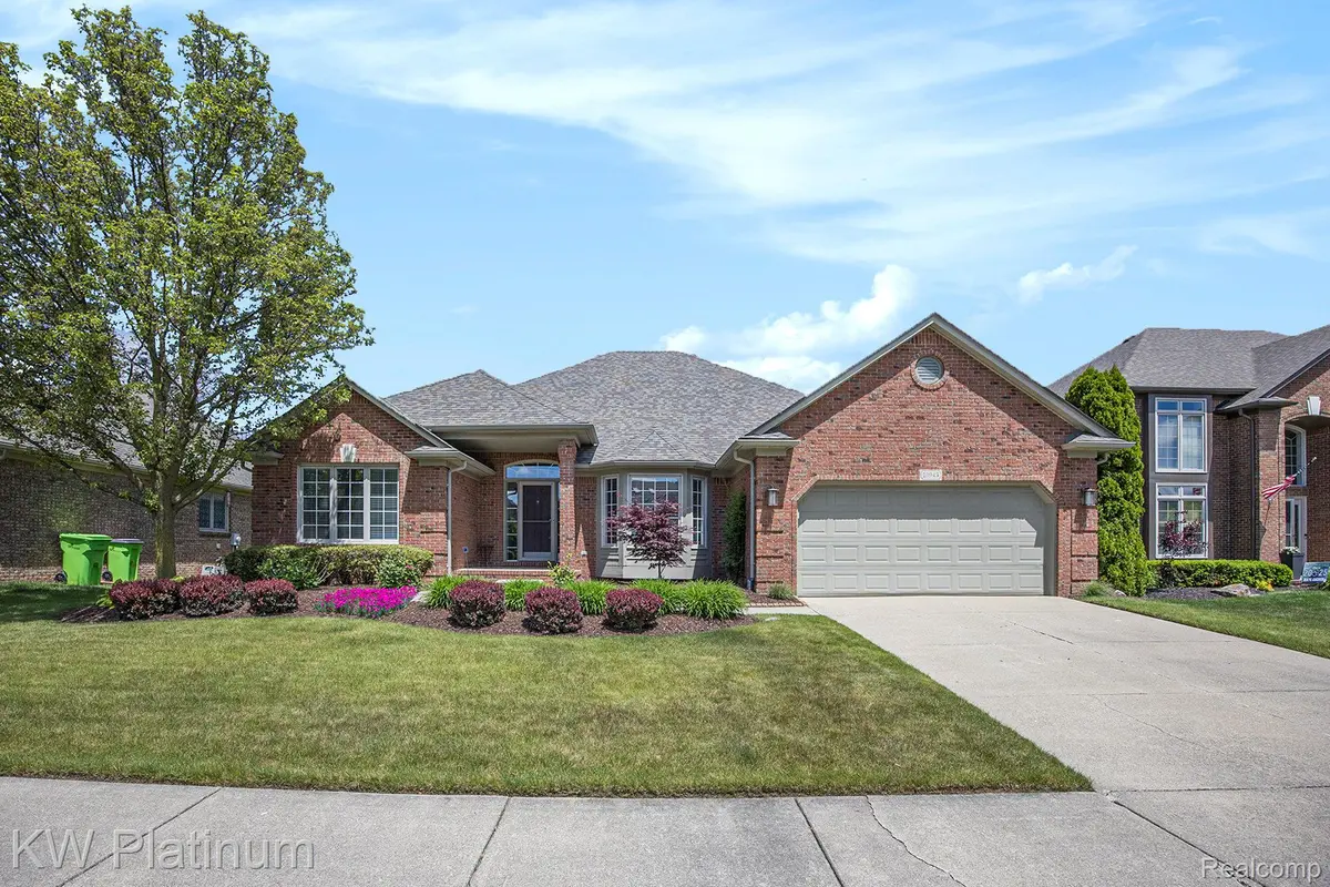 19943 Riverwoods CT, Macomb Township, MI 48044
