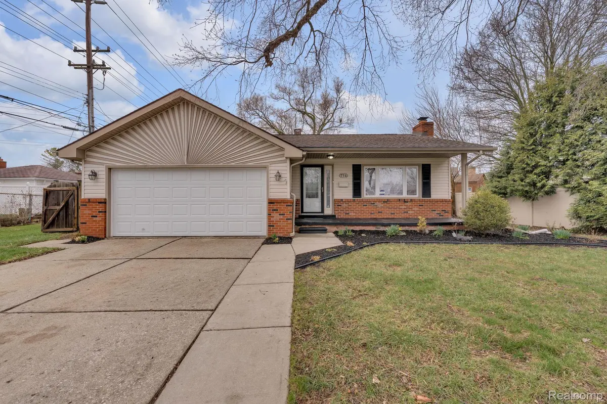 714 9th ST, Wyandotte, MI 48192